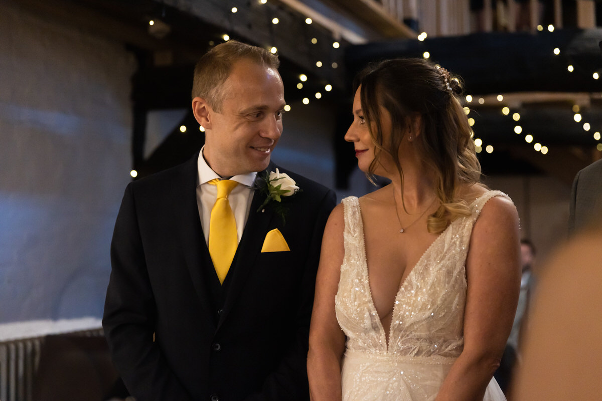 newly married couple in Oxford Bodleian Library Street